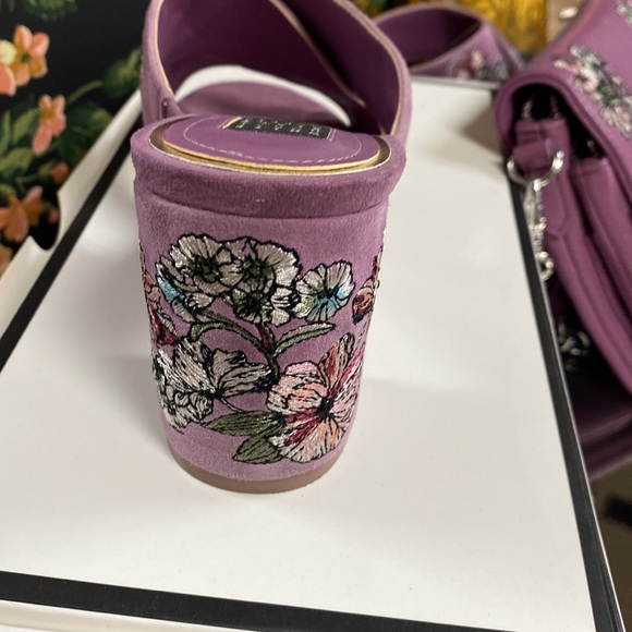White House, black market, lavender wedge sandals embroidered flower details - Picture 3 of 7